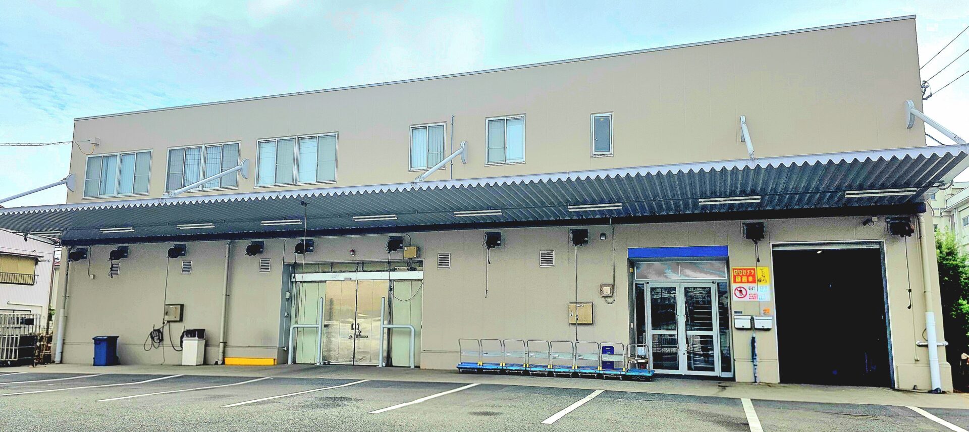 株式会社ウエダの横須賀営業所の外観。